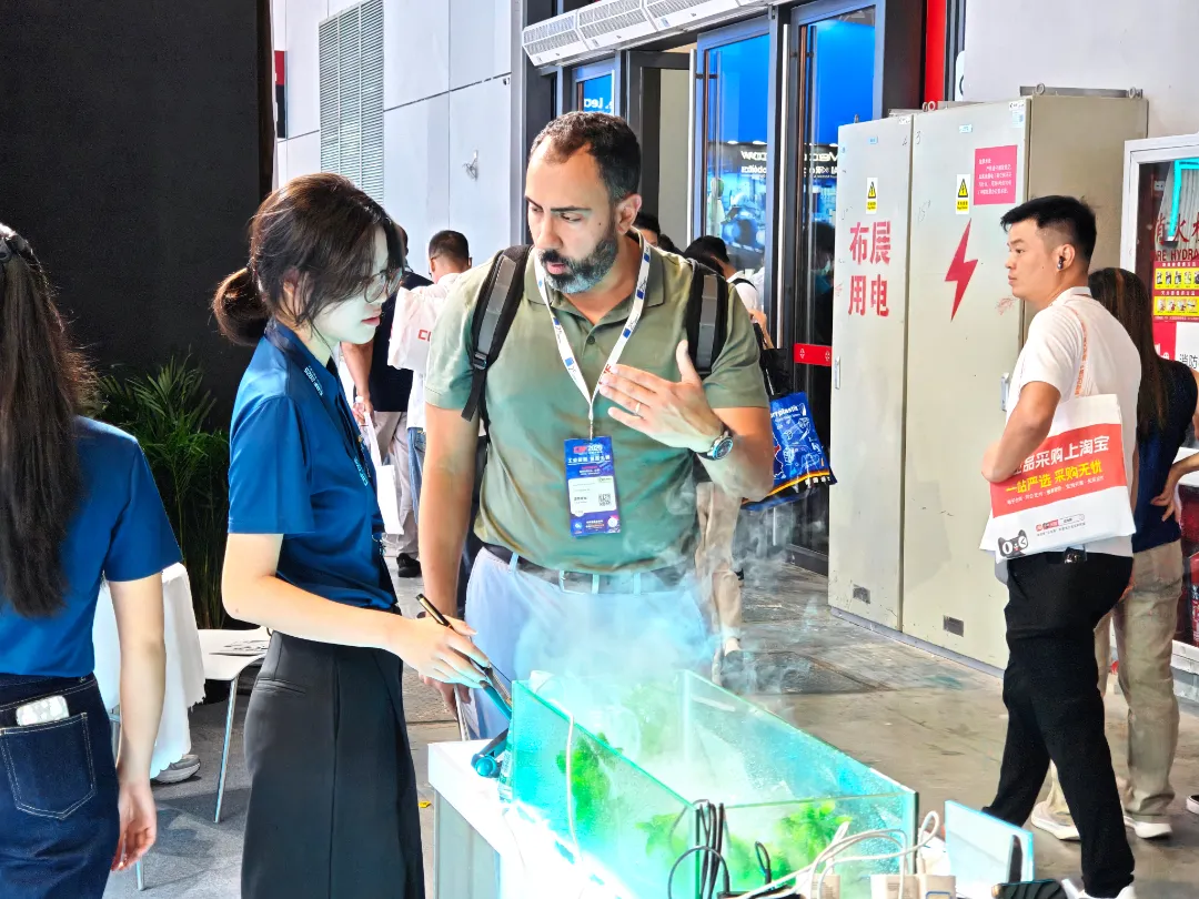 Onerugged's exhibition area drew extensive attention, engaging numerous visitors with its innovative industrial solutions.
