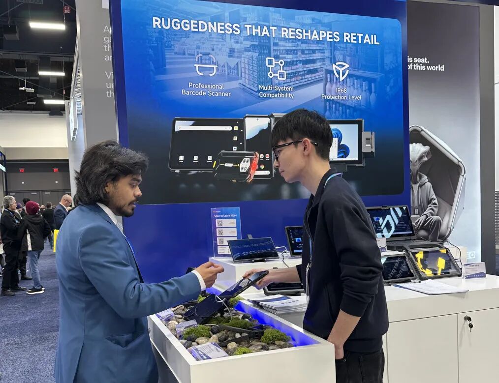 Close-up view of the Onerugged M82A, highlighted as a top contender for the Лучший прочный планшет Windows at the exhibition.