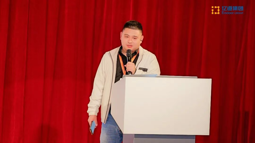 General Manager of Оптоэлектроника yizhong (established in 2025), introduced the new subsidiary focused on LCD product design И manufacturing