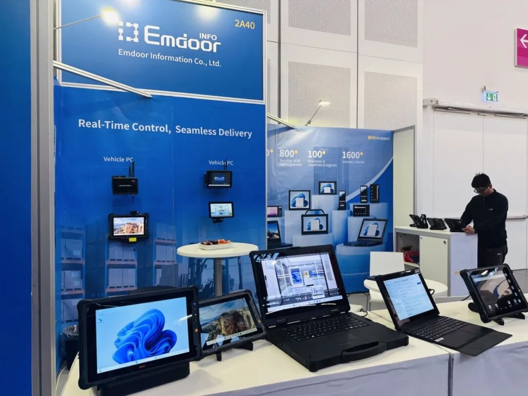 EM-X14M прочный ноутбук с искусственным интеллектом with mil-std-810h certification, Он обеспечивает безопасные быстрые вычисления ИИ в суровых условиях. EM-X14M прочный ноутбук с искусственным интеллектом with mil-std-810h certification, Он обеспечивает безопасные быстрые вычисления ИИ в суровых условиях.