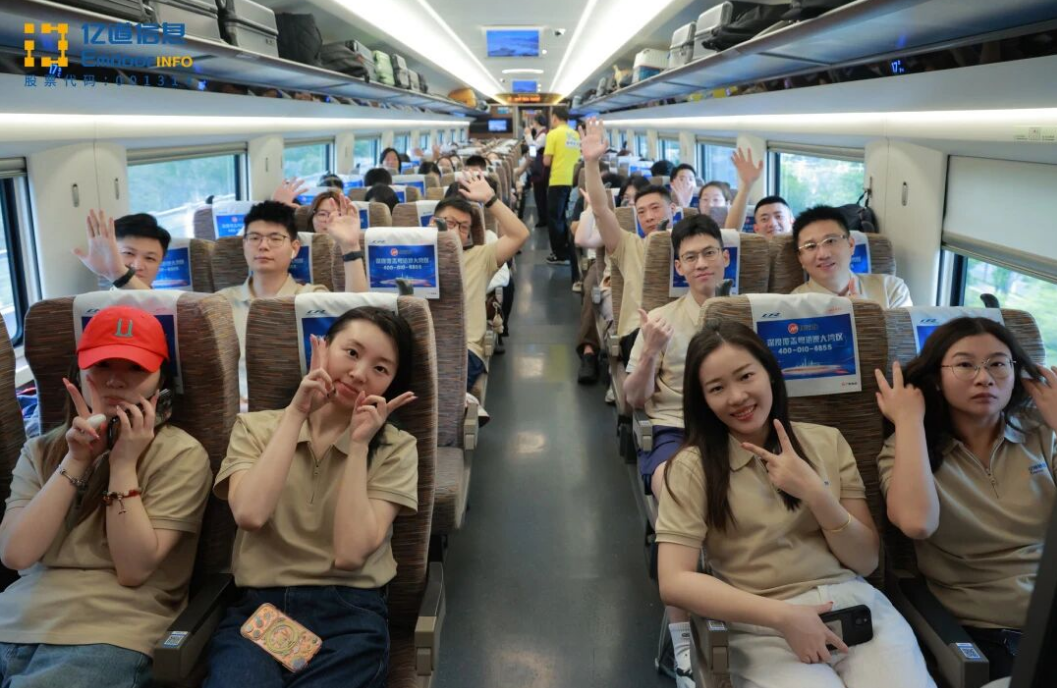 Информационная группа Emdoor traveled to the picturesque landscapes of Yangshuo, Guilin, for an immersive three-day team-building retreat